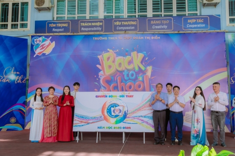 CHƯƠNG TRÌNH CHÀO CỜ BACK TO SCHOOL – CHẠM BẢN THỂ, ĐÁNH THỨC SẮC MÀU