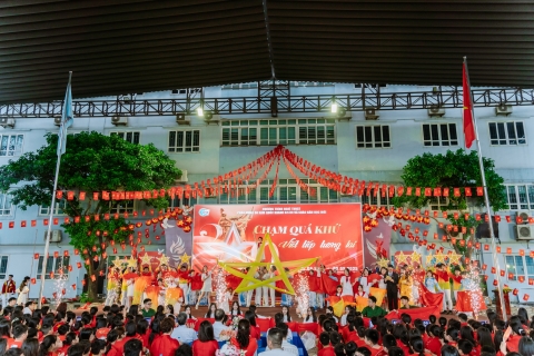 CHẠM QUÁ KHỨ – VIẾT TIẾP TƯƠNG LAI